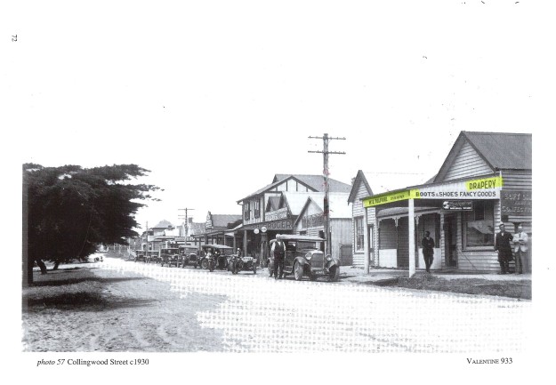 A second view of tghe shop in 1930 with another W.E.Telford store, a draper's shop, to the right.