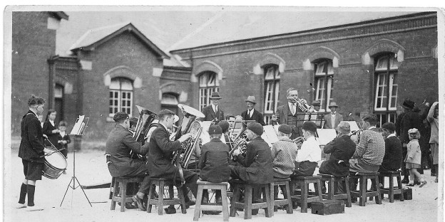 Beechworth School Band in front of school 1931
