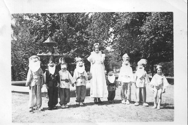 Sniow White and The Seven Dwarves Castlemaine c 1938